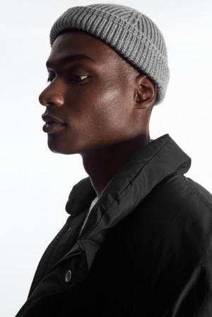 COS Corta Merino Laine Beanie Noir | 014785-JMR