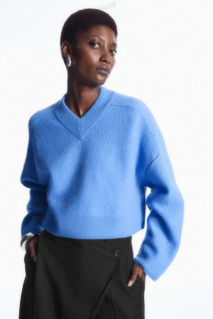 COS Cropped V-Neck Laine Pull Bleu | 613052-WNB