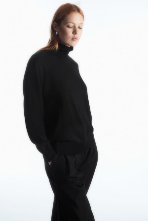 COS Merino Laine Roll-Neck Jumper Noir | 437201-SPH