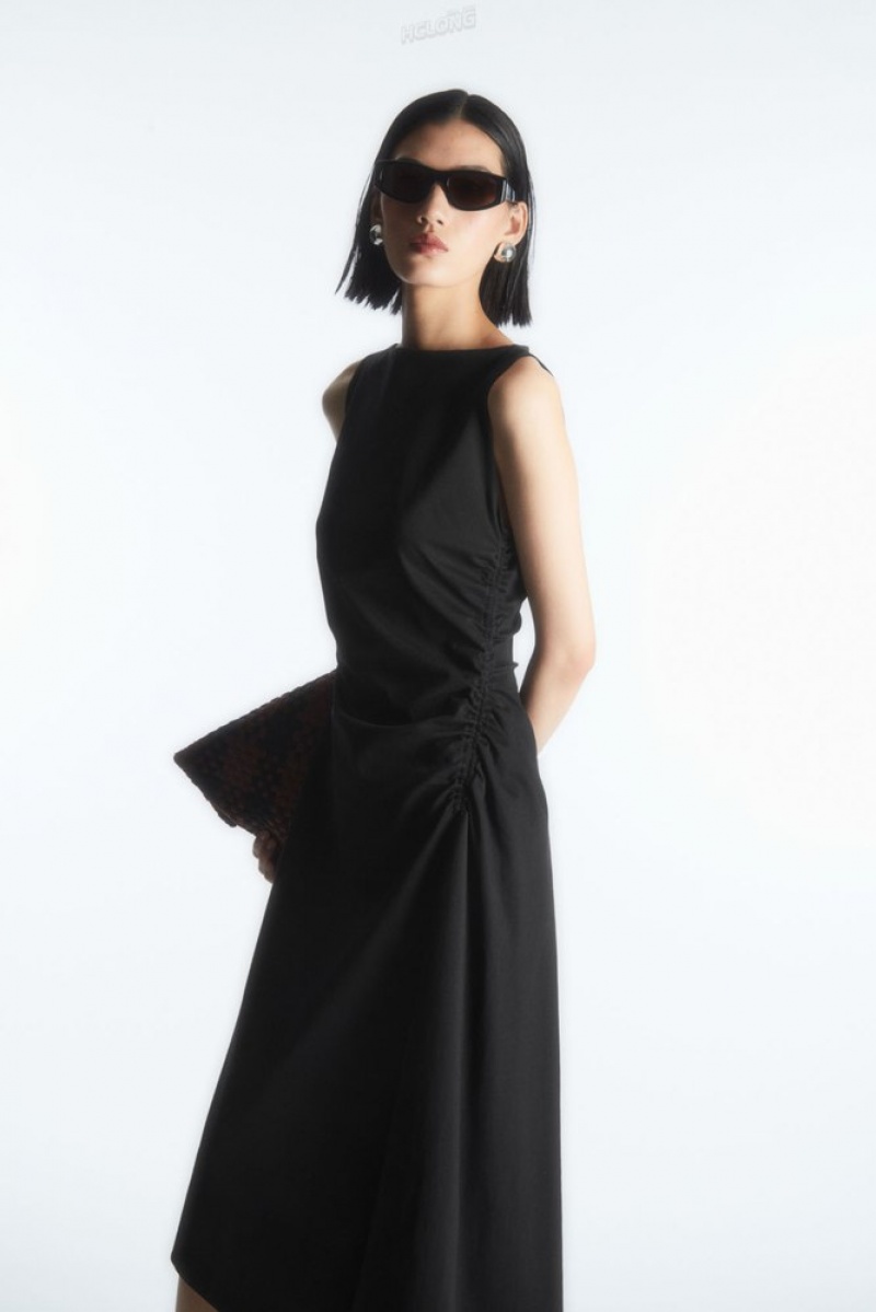 COS Asymmetric Gathered Midi Robe Noir | 874295-YBW