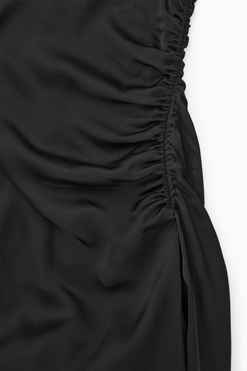 COS Asymmetric Gathered Satin Midi Robe Noir | 409571-BHL