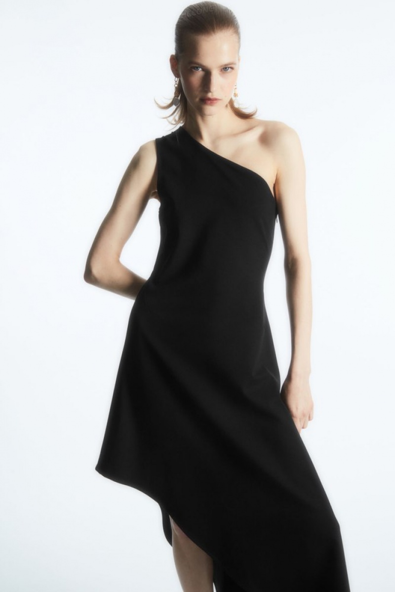 COS Asymmetric One-Shoulder Midi Robe Noir | 203861-MGH