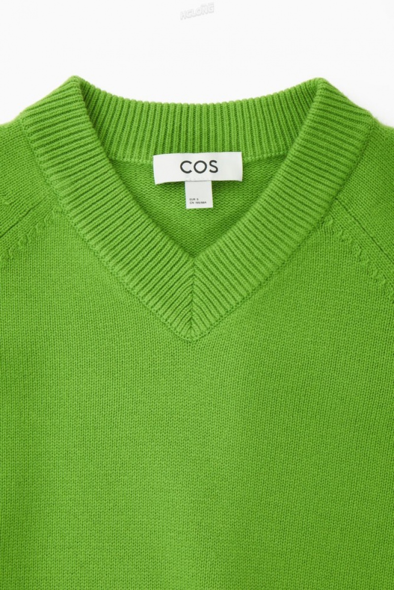 COS Cropped V-Neck Laine Jumper Vert | 375894-KPT