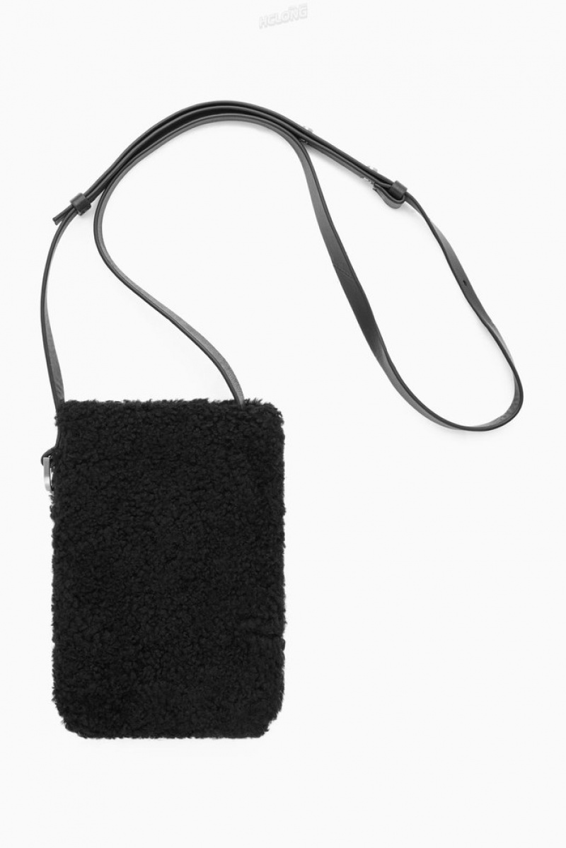 COS Crossbody Pouch - Shearling Noir | 561307-JAH