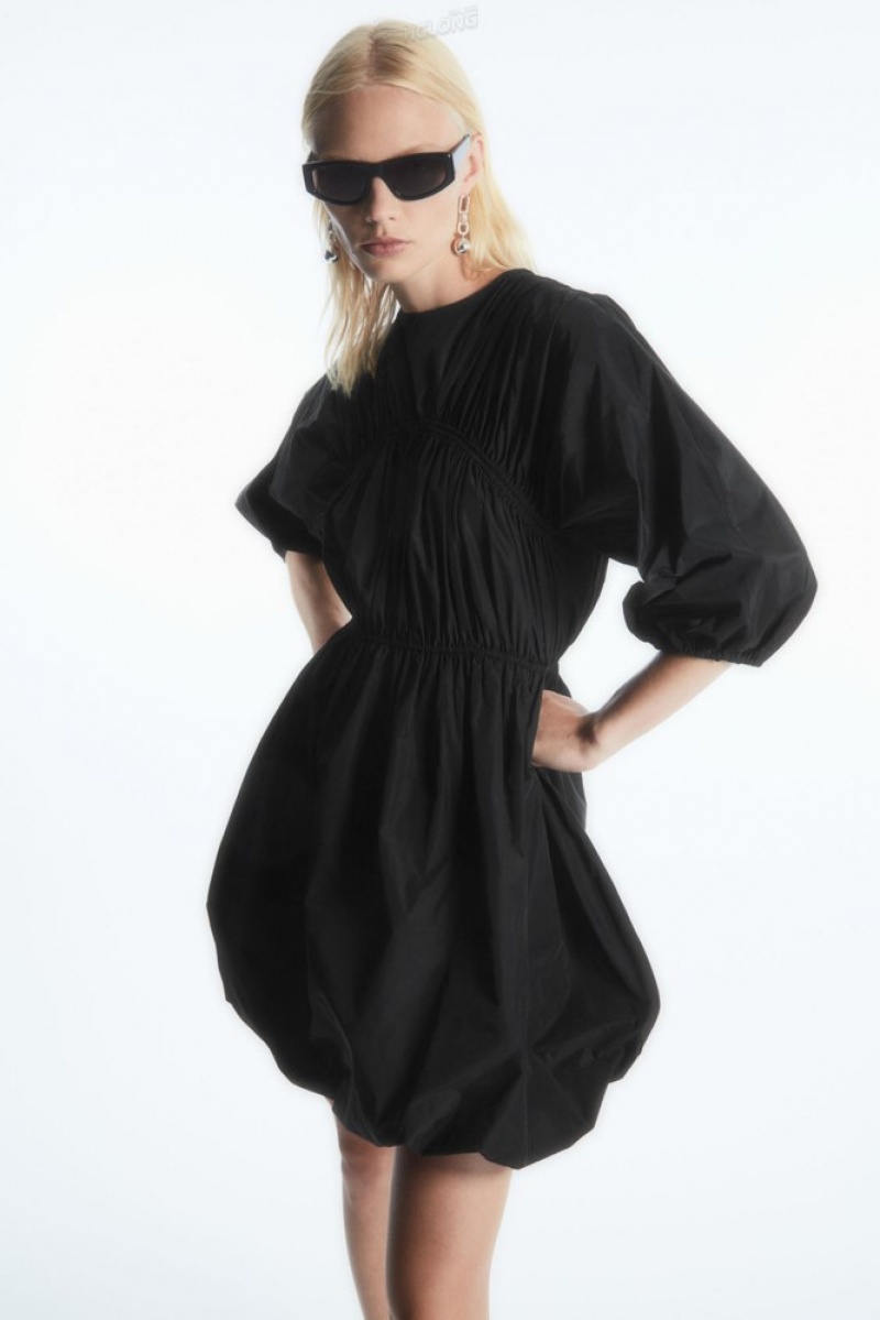 COS Open-Back Shirred Balloon Mini Robe Noir | 534982-BLI