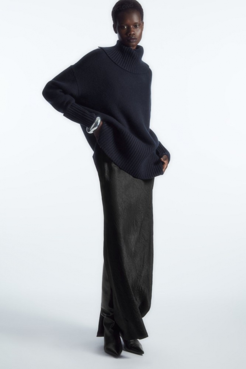 COS Oversized Pure Cashmere Roll-Neck Jumper Bleu Marine | 820475-XNY