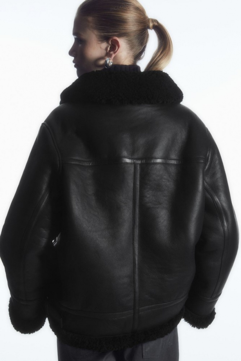 COS Oversized Reversible Shearling Jacket Noir | 321985-TZD