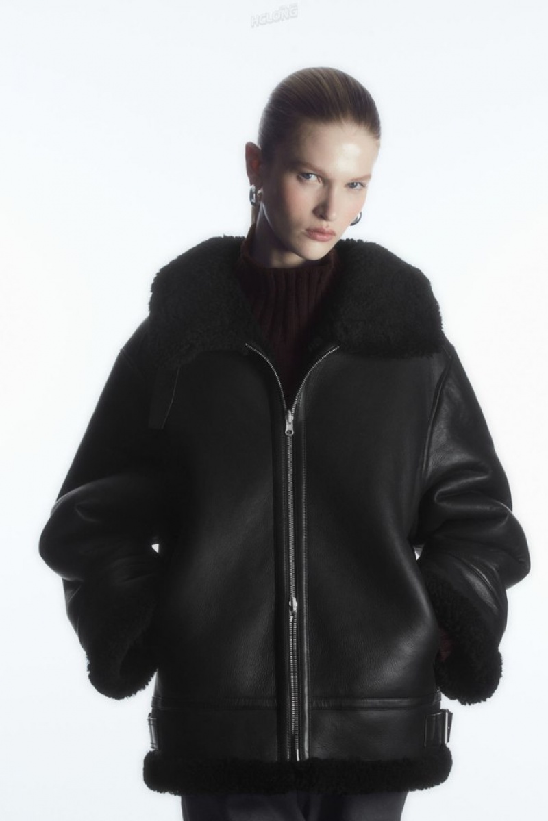 COS Oversized Reversible Shearling Jacket Noir | 321985-TZD