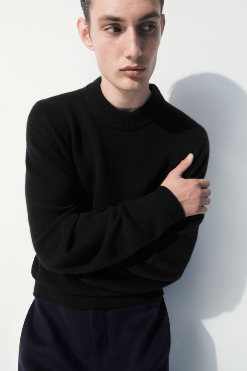 COS The Cashmere Crew-Neck Pull Noir | 201389-VQU